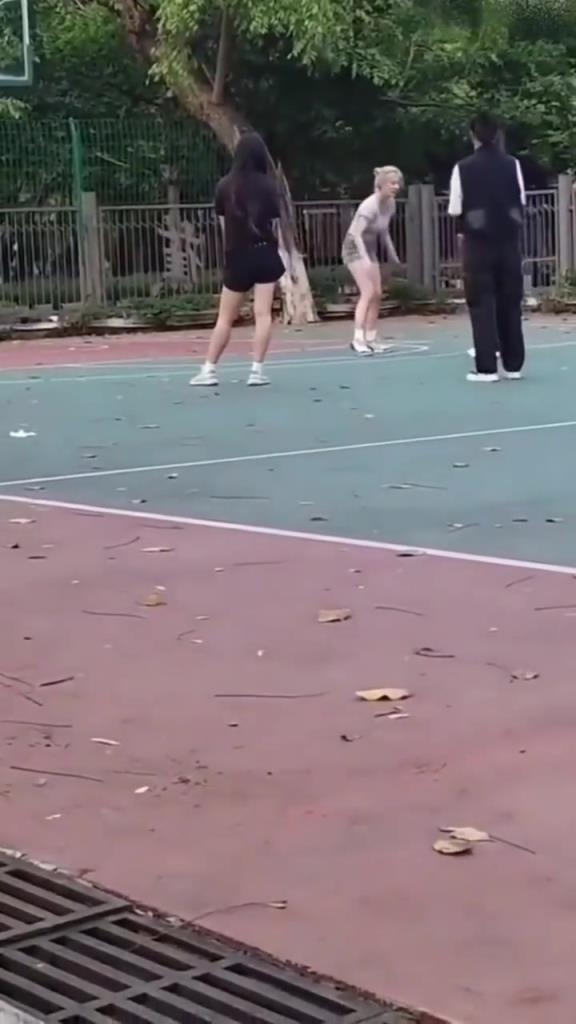 上來就背打女生的男人，真的活該沒有女朋友啊